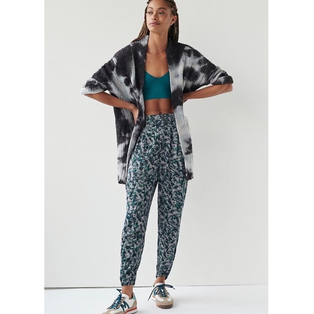 Anthropologie Diandra Pleated Joggers in Green Motif